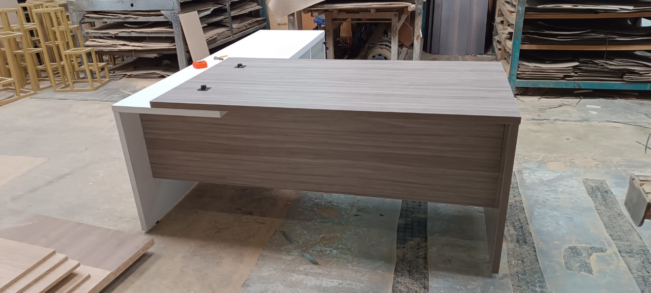 ESCRITORIO GERENCIAL CREDENZA