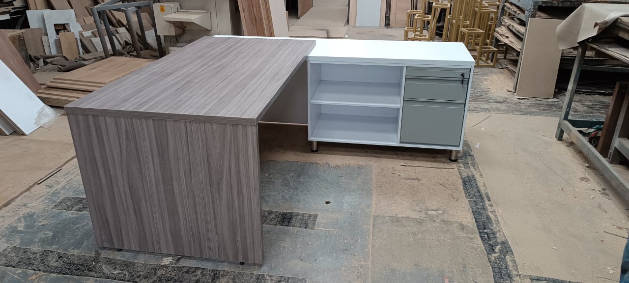 ESCRITORIO GERENCIAL CREDENZA